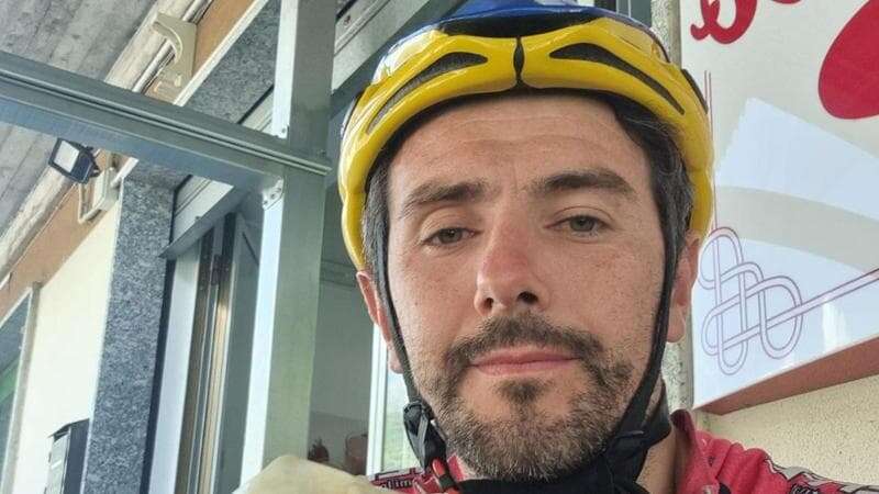 In bici travolto da un’auto muore a 37 anni Damiano Bianchi: chi era l’autista di bus con la passione per le due ruote