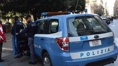 Si finge l’avvocato della figlia per sottrarre 3mila euro a una coppia di anziani: arrestato per truffa