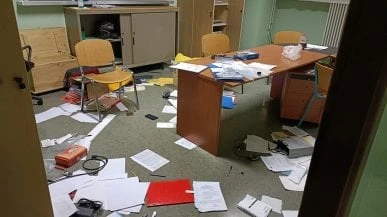 Scuola chiusa per vandali: 220 alunni tra primaria e medie sono rimasti a casa