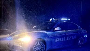 Arrestato autore di due rapine fatte la notte del 1 agosto. Il 24enne era stato fermato mentre correva ubriaco sui binari della stazione