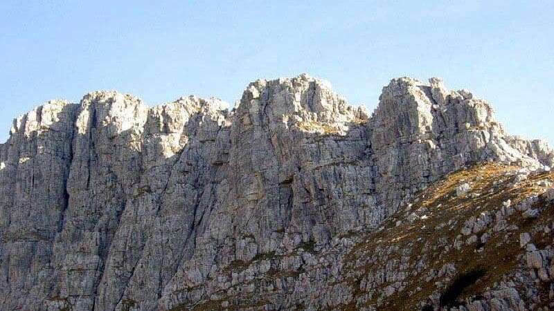 Alpinista 77enne muore durante un’escursione alla cresta Ongania: è precipitato in un canale