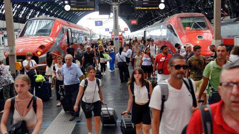 A luglio quasi 900 mila turisti, mai così tanti: record mensile, un quarto più dello scorso anno