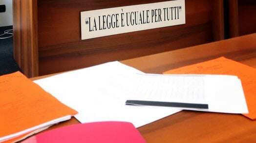 “Indossare la tuta è tempo di lavoro”. Azienda condannata a pagare cinque anni di arretrati