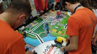 Malnate in 3D per individuare il sito del termovalorizzatore: il modello dei liceali del San Carlo di Milano vince il concorso di robotica First Lego League