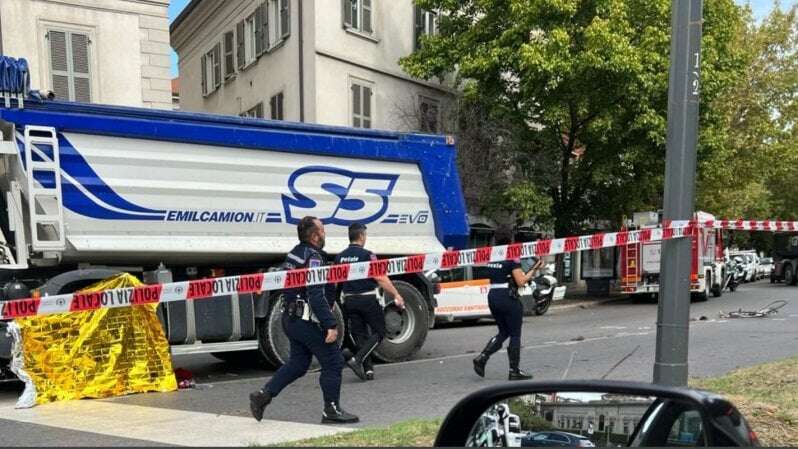 Incidente in piazzale Medaglie d’Oro: morto ciclista investito da autocarro