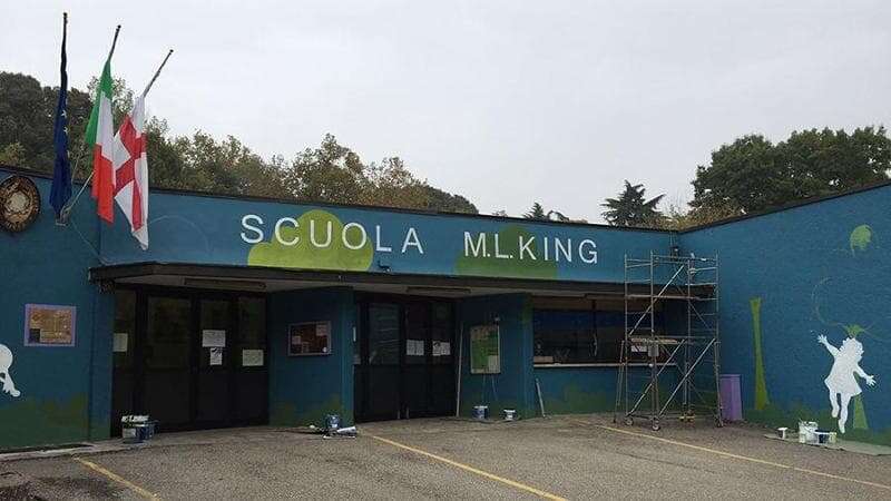 Allagata la scuola primaria Martin Luther King: crolla anche un sottotetto. Bambini a casa e struttura inagibile