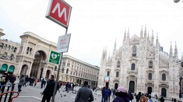 Aggredito in metrò da borseggiatrici, avvisava i passeggeri della loro presenza