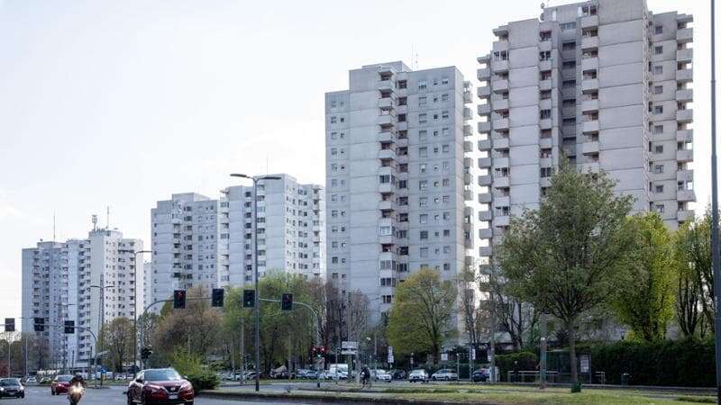 Aggredì con un coltello il responsabile e un operatore del centro di accoglienza minori: arrestato un uomo