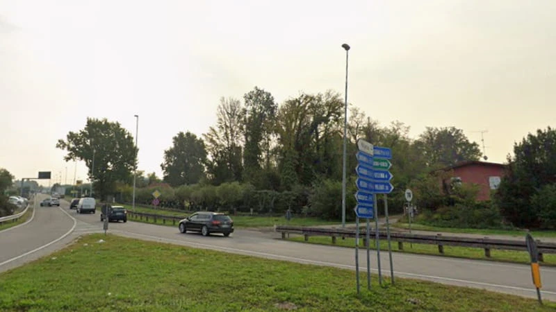 Coppia in scooter ferita gravemente nello scontro con auto guidata da una 85enne