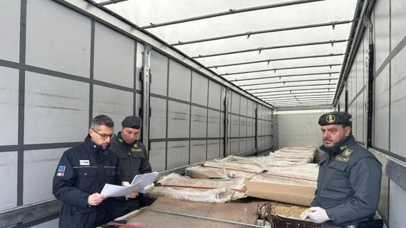Ponte Chiasso, alla frontiera con 24 tonnellate di cenere di zinco: fermato tir lituano