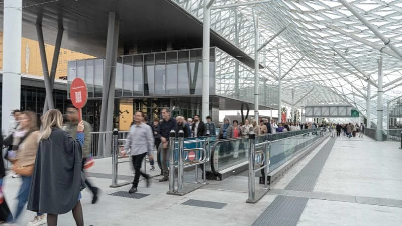 Banda di borseggiatrici al Salone del Mobile in trasferta da Roma: tra loro anche due ragazzine