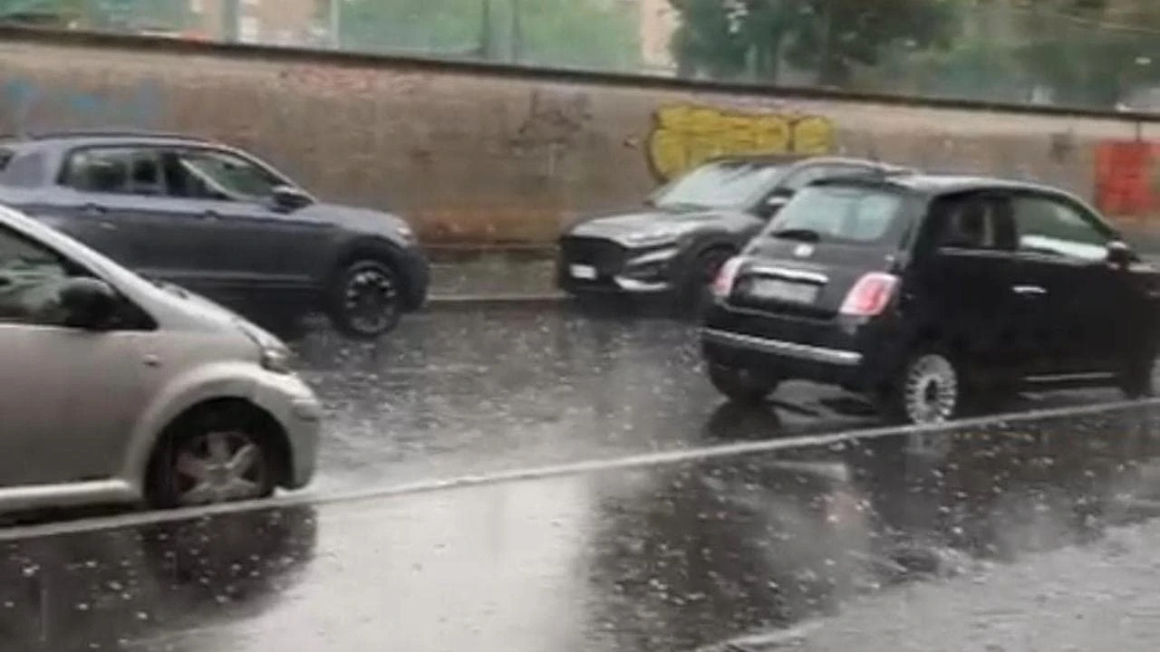 Violenti temporali e grandine: a Milano passaggio brusco dal caldo torrido