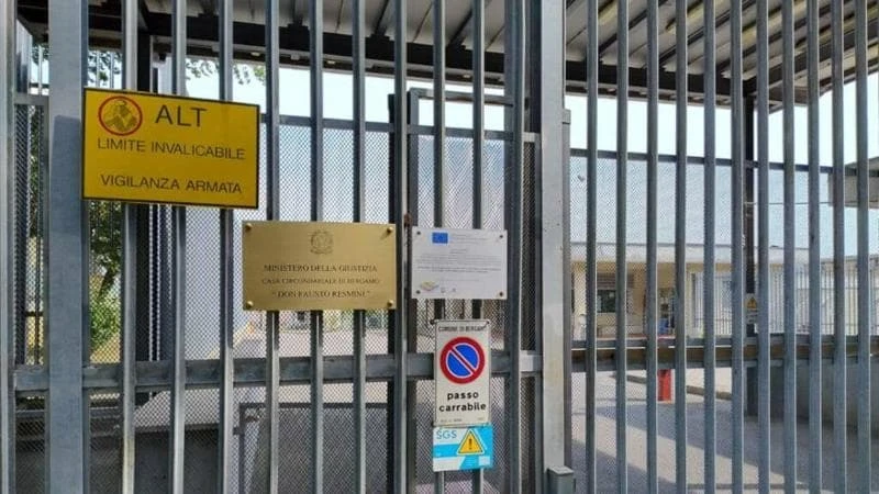 Bergamo, sequestrati in carcere cellulari e droga tra hashish e cocaina: lo spaccio nelle celle