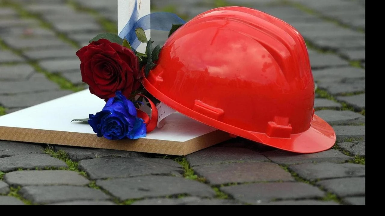 Cade dal muletto mentre pulisce un capannone, operaio morto dopo cinque giorni in ospedale