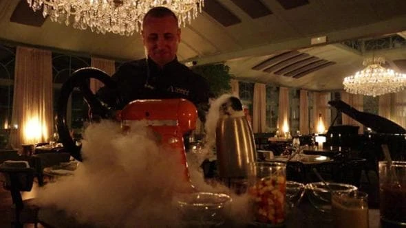 Azoto, carrello e cucchiaio: il gelato gourmet servito in sala