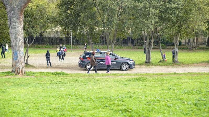 Violenza sessuale nel bosco, c'è l'identikit dell'aggressore della donna che faceva jogging