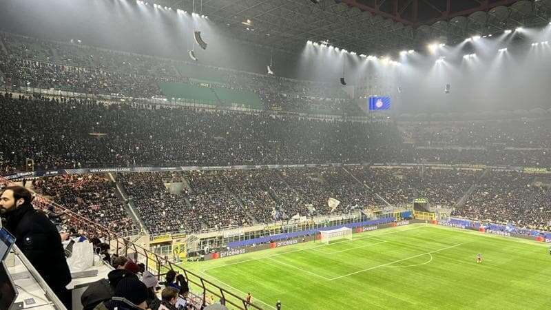 La curva dell’Inter senza striscioni a San Siro: il divieto dopo le frasi contro Beretta