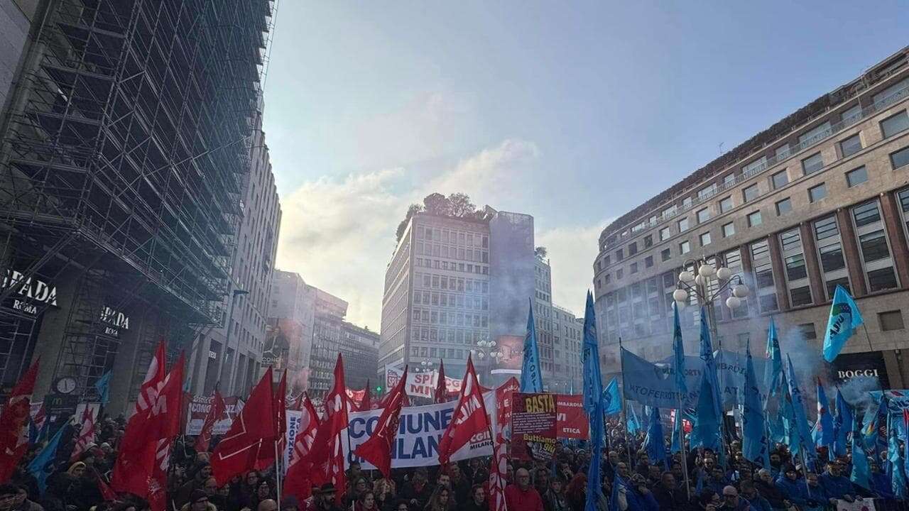 Per lo sciopero generale migliaia in piazza. Cgil e Uil: “Governo non aiuta i più deboli”