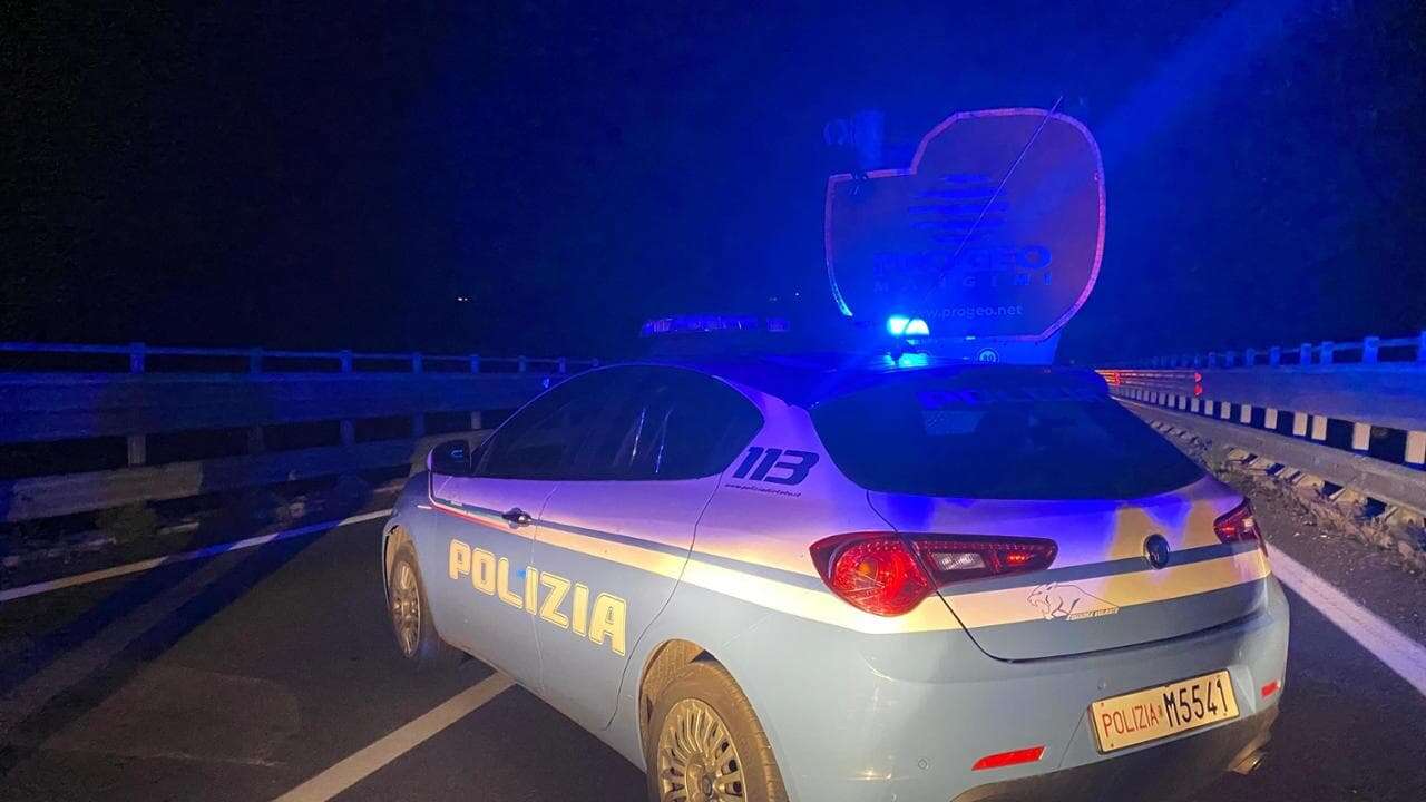 Milano, uomo ucciso a coltellate per strada in via Giovanni da Cermenate