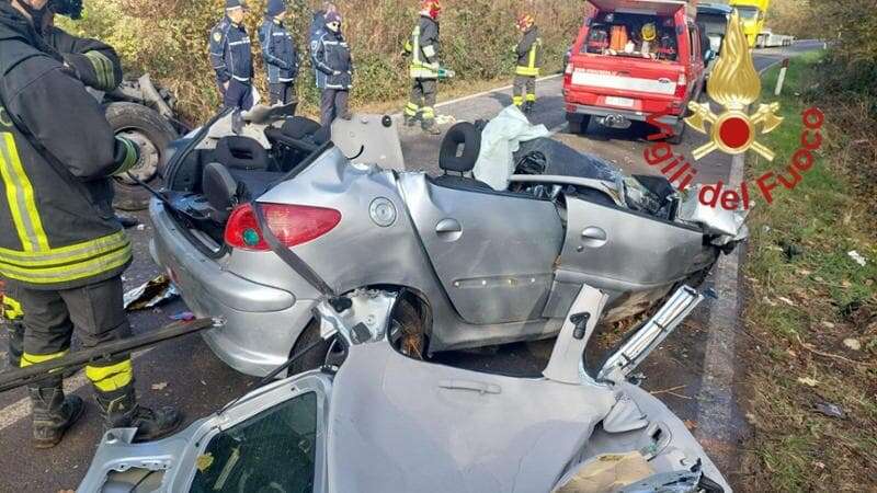 Incidente tra auto e camion a Binago, morto il 20enne Alessandro Surace 