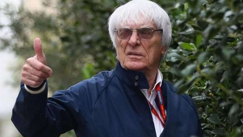 Ecclestone su Hamilton in Ferrari: “È stanco, non durerà due anni. A Maranello troverà molti nemici”