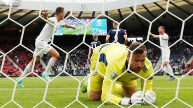 La Repubblica Ceca vince a Glasgow: 2-0 alla Scozia, e Schick segna un gol da centrocampoFoto La prodezza