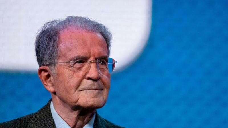 Prodi: “L’Europa deve unirsi. Meloni? Alla fine sceglierà Trump, ne è attratta”