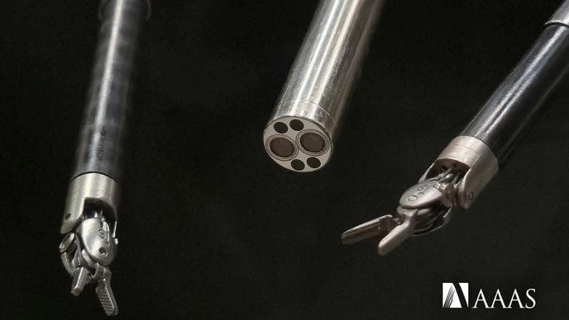 Il robot opera da solo. Primo intervento chirurgico senza esseri umani in sala