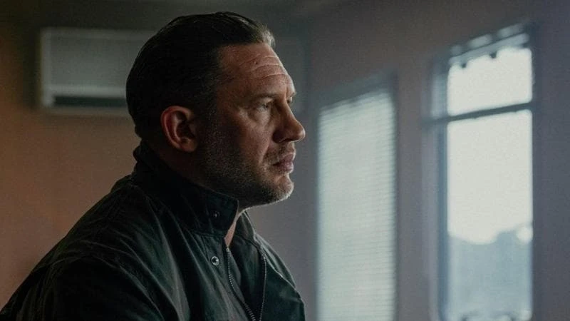 Tom Hardy non è stato licenziato da “Mobland”: lavori in corso per riportarlo sul set