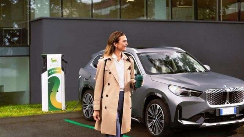 Charge & Lease, la mobilità elettrica diventa più facile con Arval, Bnp Paribas e Plenitude