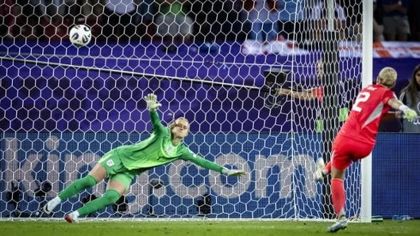 Europei donne, 14 rigori e solo 5 gol: l’Inghilterra elimina la Svezia dopo 9 errori