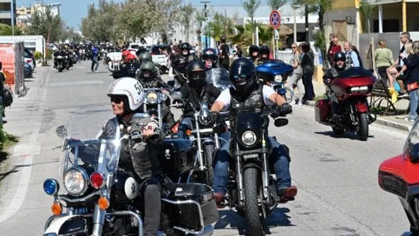 Harley-Davidson, grande festa a Senigallia. Sfilano in 15.000 e c’è anche Sal Da Vinci
