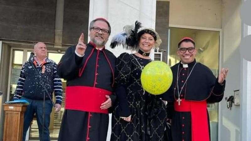 “Vestita da balena”: post sessista l’8 marzo, bufera su un consigliere di Rossano Veneto