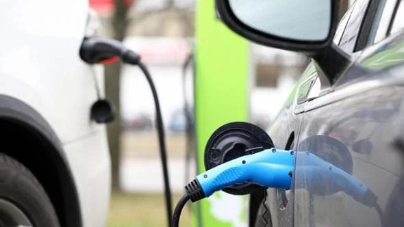 I nuovi incentivi auto arriveranno solo a ottobre. Ecco perché e come fanno nel resto d’Europa