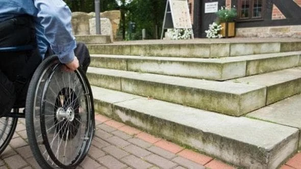 Ictus scambiato per attacco di panico, una 27enne diventa tetraplegica: due milioni di risarcimento