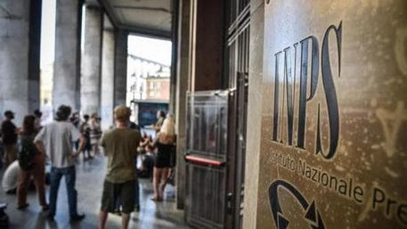 Donne vittima di violenza, riaprono le domande per il reddito di libertà: regole e requisiti