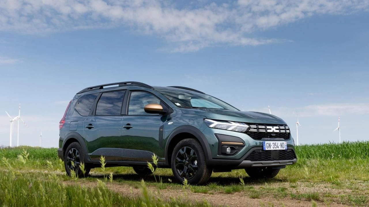 Dacia Jogger, ibrida o bi-fuel: autonomia record per la monovolume a 7 posti