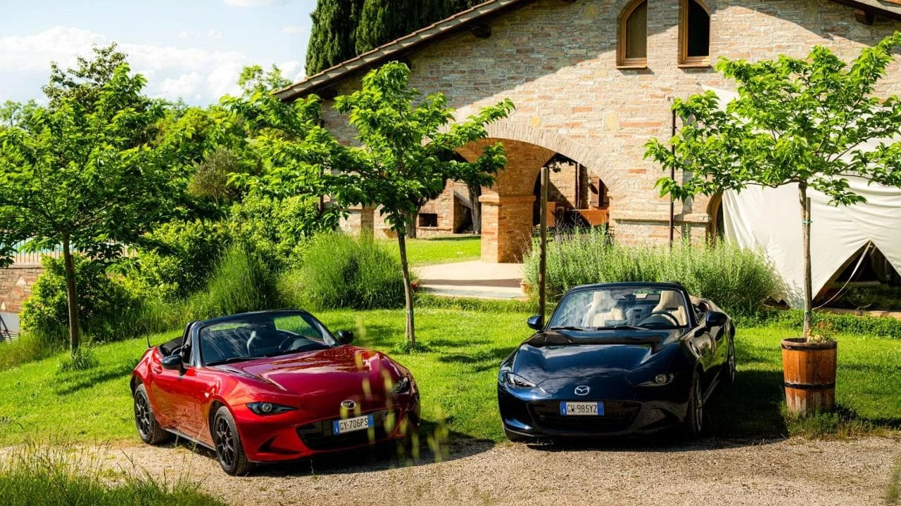 Mazda MX-5, ecco due serie speciali per l'estate: Homura e Kazari