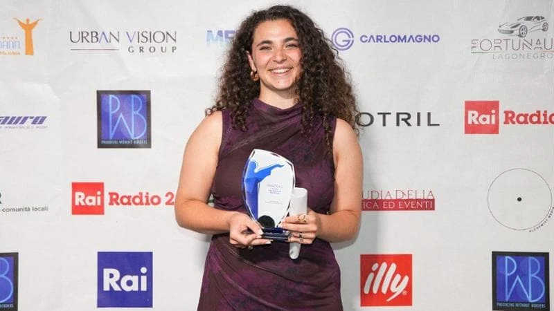 Marateale premia il talento di Alice Caccamo: “Sono curvy e voglio piacere con il fisico che ho”