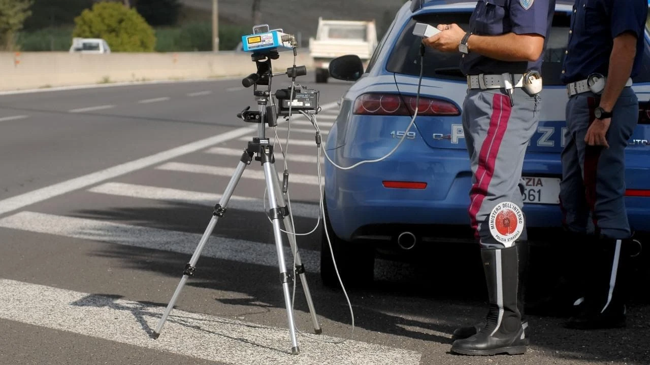 Multe per eccesso di velocità: in Italia costano fino al 10% dello stipendio medio
