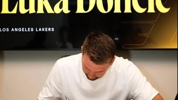 Doncic rinnova con i Lakers: 165 milioni di euro per tre stagioni