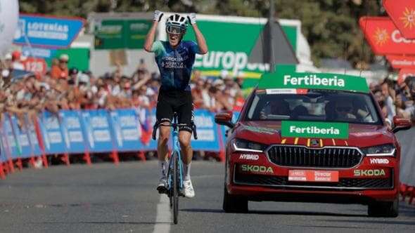 Vuelta, impresa O’Connor: tappa e maglia rossa strappata a Roglic