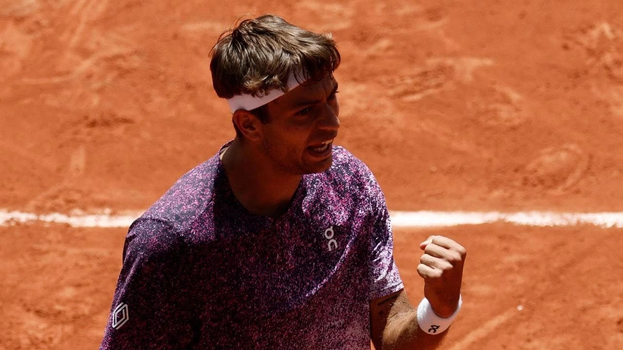 Cobolli ai quarti al Roland Garros, battuto Svajda in quattro set: “Me la sono quasi fatta addosso”