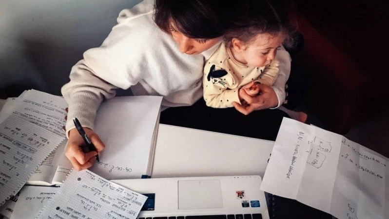Il Pd lancia la Tasp: sgravi fiscali per le donne che tornano a lavorare