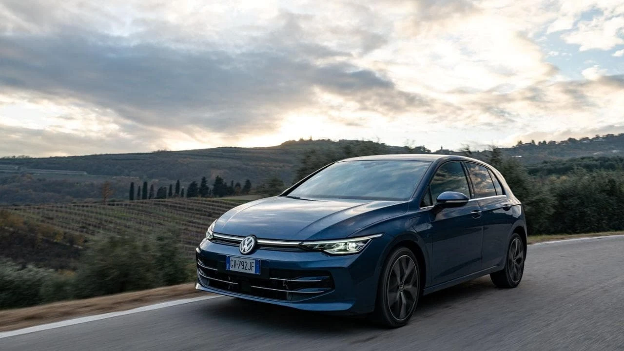 Volkswagen si butta sulla tecnologia full hybrid: partirà con nuova T-Roc e Golf
