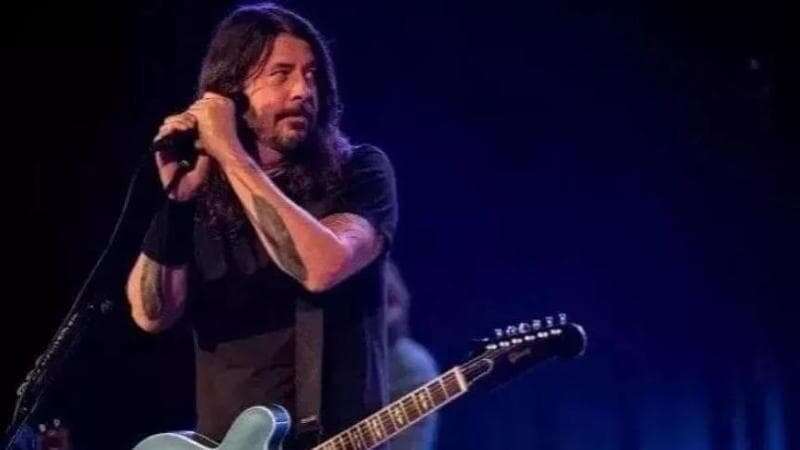 Dave Grohl è di nuovo padre: “La mia bambina è nata fuori dal mio matrimonio, farò di tutto per guadagnarmi il perdono della mia famiglia”