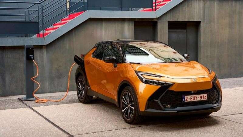 Toyota Italia, a gennaio crescita record per C-HR, l’ibrido plug-in che guida il segmento dei C-Suv