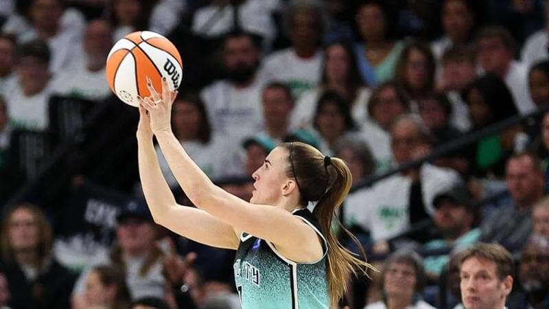 Sabrina Ionescu e quel canestro da quasi nove metri: storia di una predestinata, che ha avuto Bryant come mentore