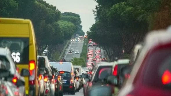 Il 30% del traffico in Italia è colpa di chi cerca parcheggio. Mancano 670.000 posti: ecco dove