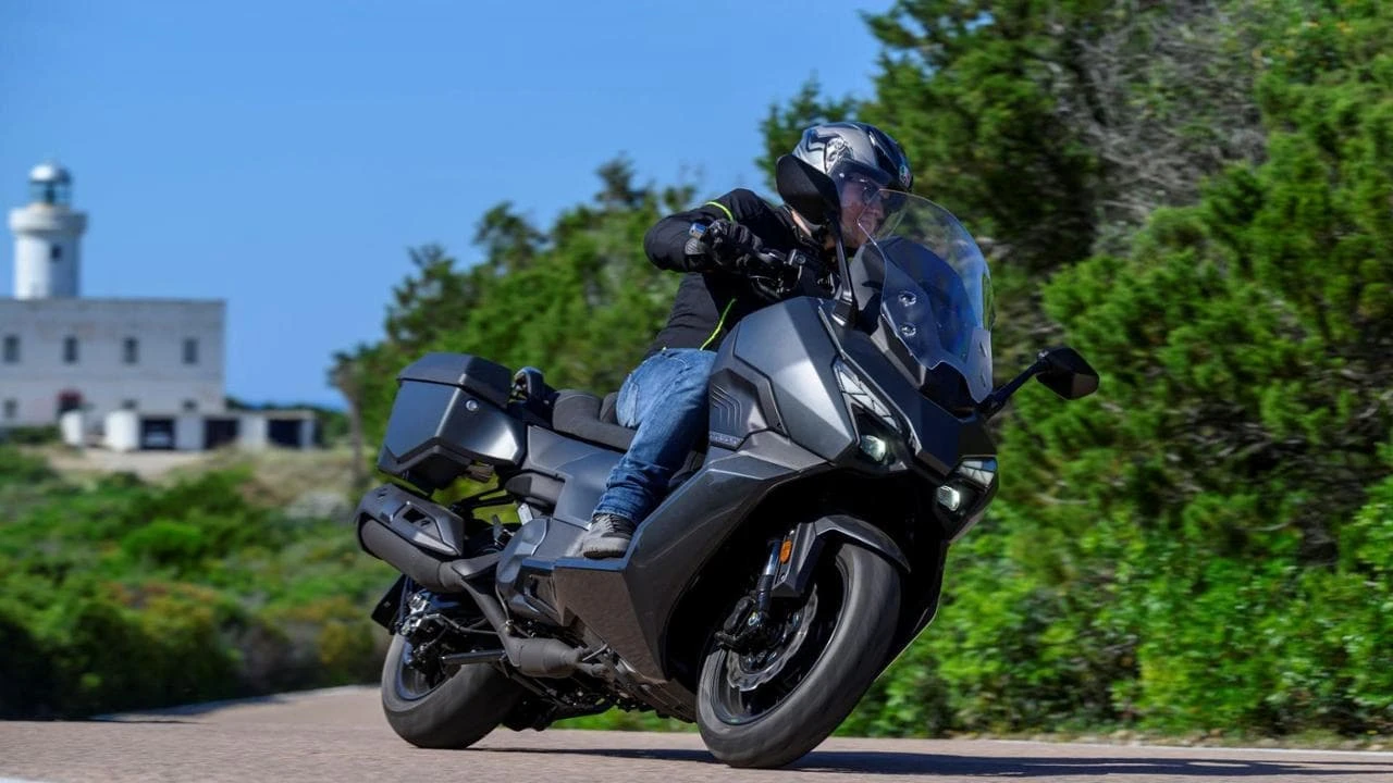 La carica degli scooter Sym: comfort e versatilità gli assi di Cruisym 400 e del maxi Ttlbt. Il test